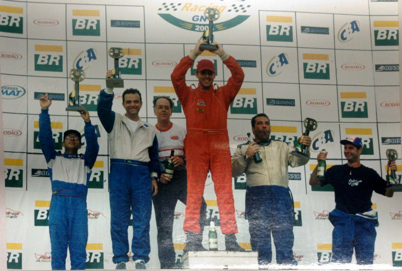 701938_580011382024837_580898820_o