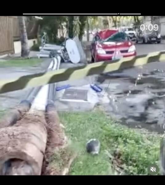 Poste Cai Em Cima De Carro Jornal Do Recreio