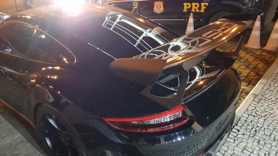 Polícia apreende carros de luxo usados em corridas clandestinas em estradas  do Rio de Janeiro 