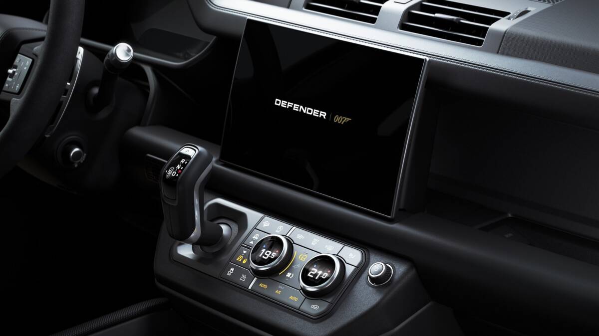 Land Rover V8 Bond Edition Animacao Pivi Pro 13 