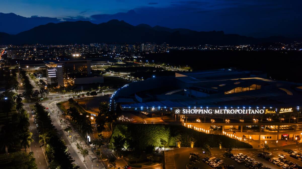 Met Fachada Noite Ok