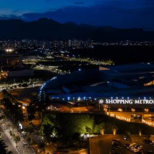 Met Fachada Noite Ok